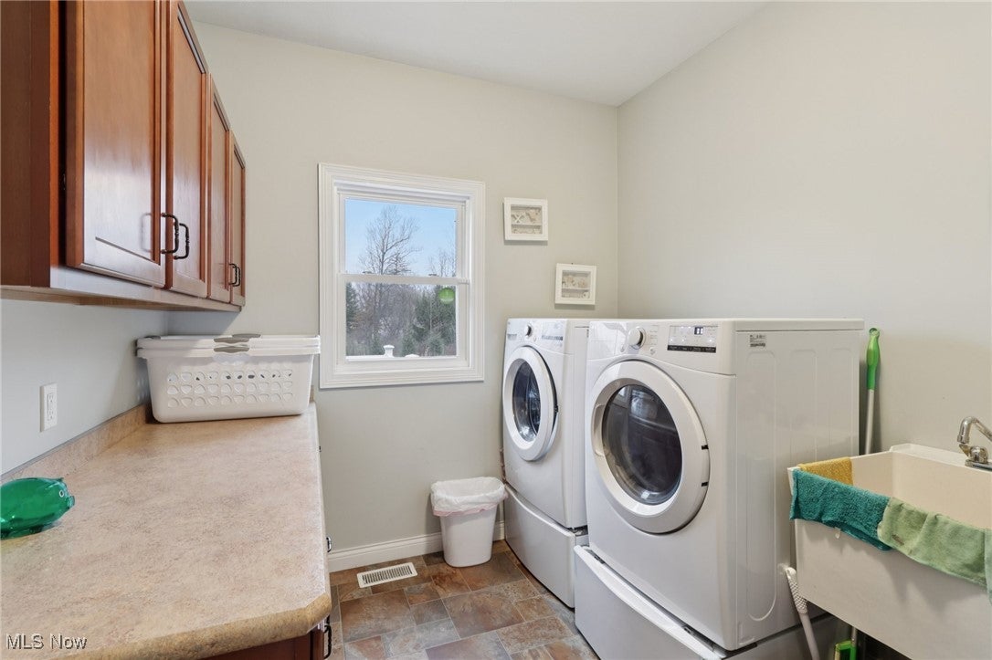 Concord, Ohio, 44077, United States, 4 Bedrooms Bedrooms, ,4 BathroomsBathrooms,Residential,For Sale,2009319