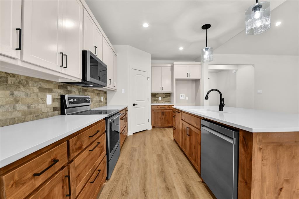 Millsap, Texas, 76066, United States, 4 Bedrooms Bedrooms, ,3 BathroomsBathrooms,Residential,For Sale,1980823