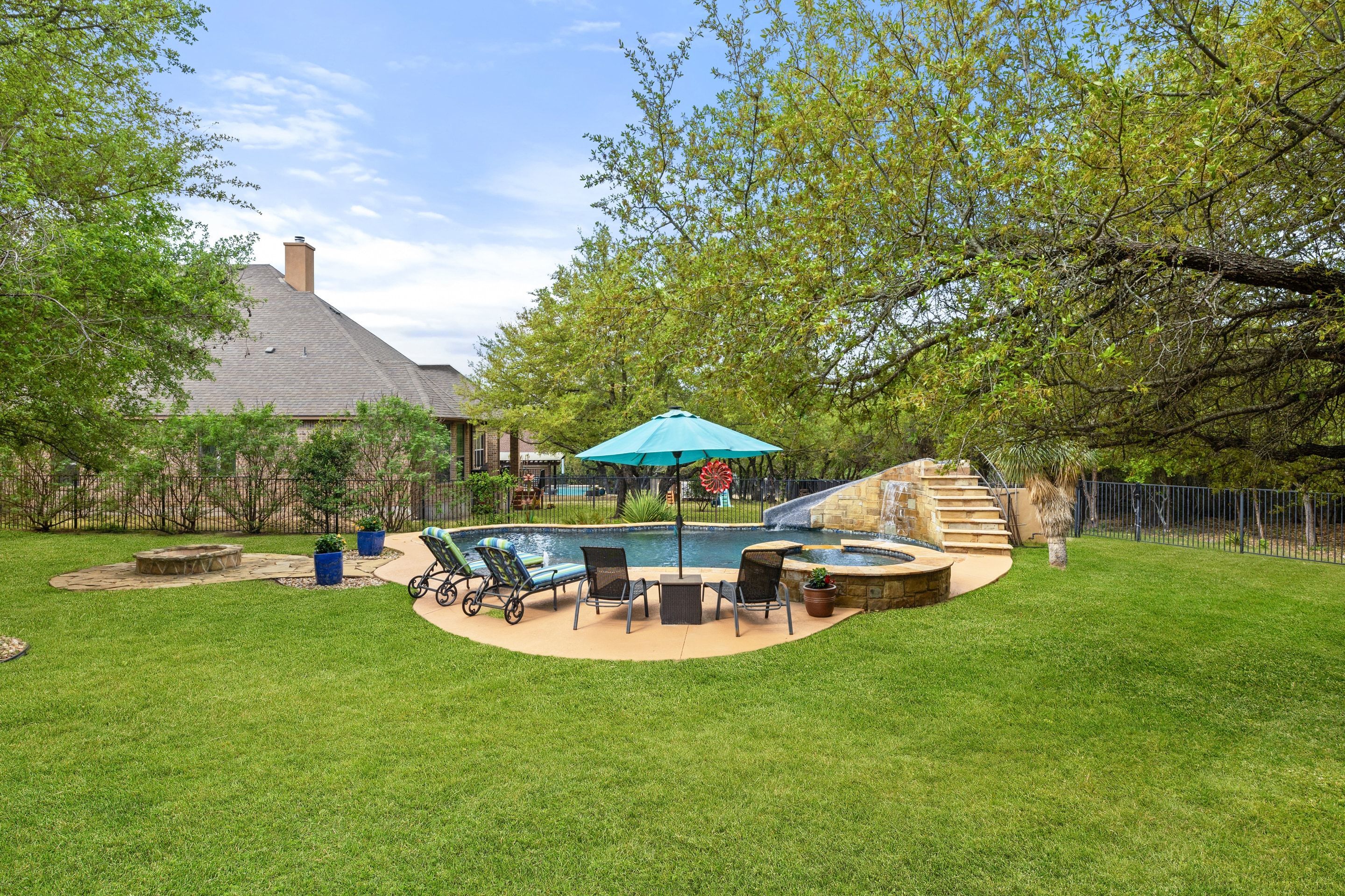  Refined Rocky Creek Living with Private Backyard Oasis - 物件實景