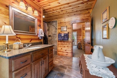 Murphy, North Carolina, 28906, United States, 3 Bedrooms Bedrooms, ,6 BathroomsBathrooms,Residential,For Sale,1933143