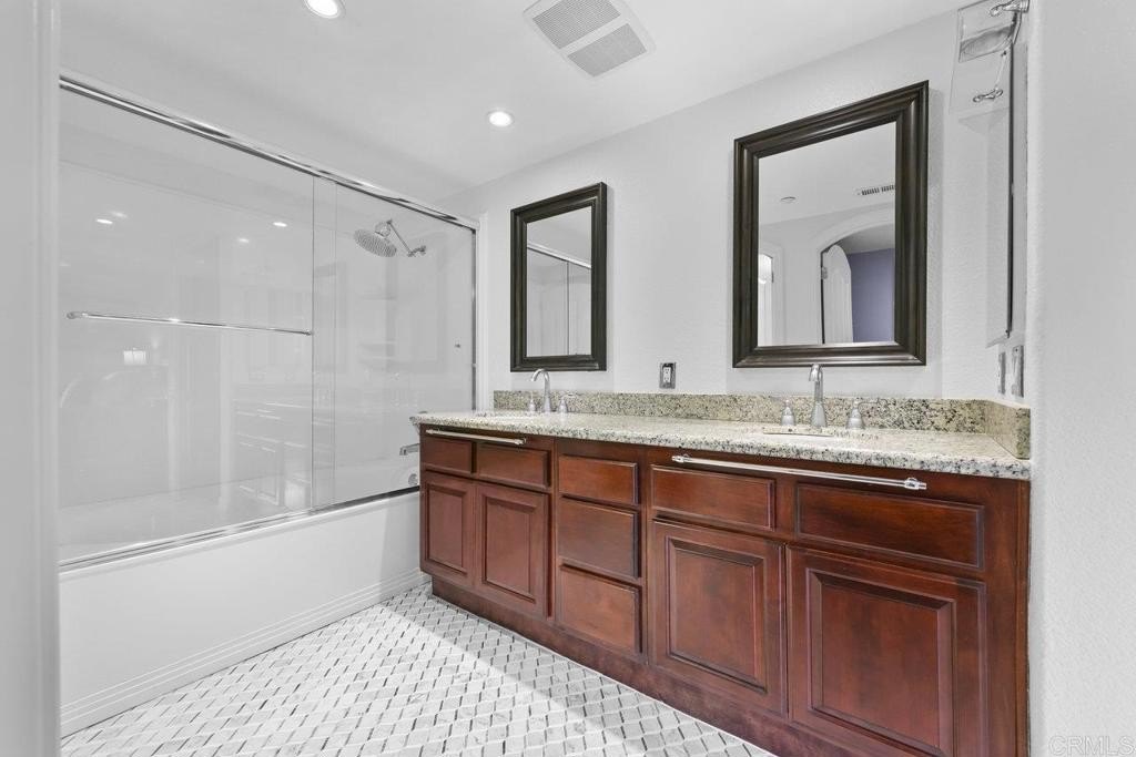 San Diego, California, 92101, United States, 2 Bedrooms Bedrooms, ,3 BathroomsBathrooms,Residential,For Sale,1856536