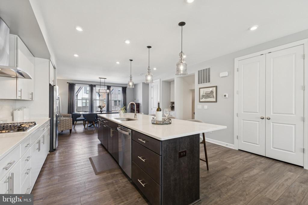 Alexandria, Virginia, 22306, United States, 3 Bedrooms Bedrooms, ,4 BathroomsBathrooms,Residential,For Sale,2019701