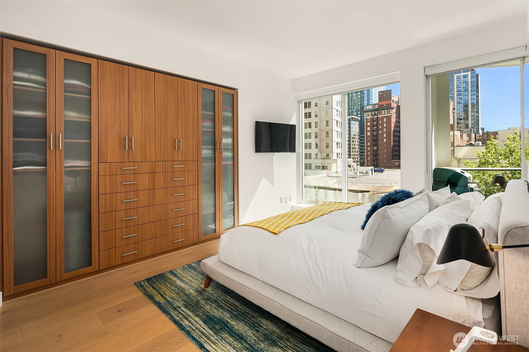 Seattle, Washington, 98101, United States, 1 Bedroom Bedrooms, ,2 BathroomsBathrooms,Residential,For Sale,1913500