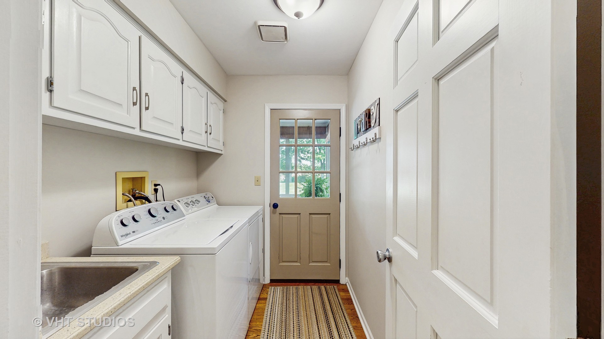 St. Charles, Illinois, 60175, United States, 4 Bedrooms Bedrooms, ,3 BathroomsBathrooms,Residential,For Sale,1889626