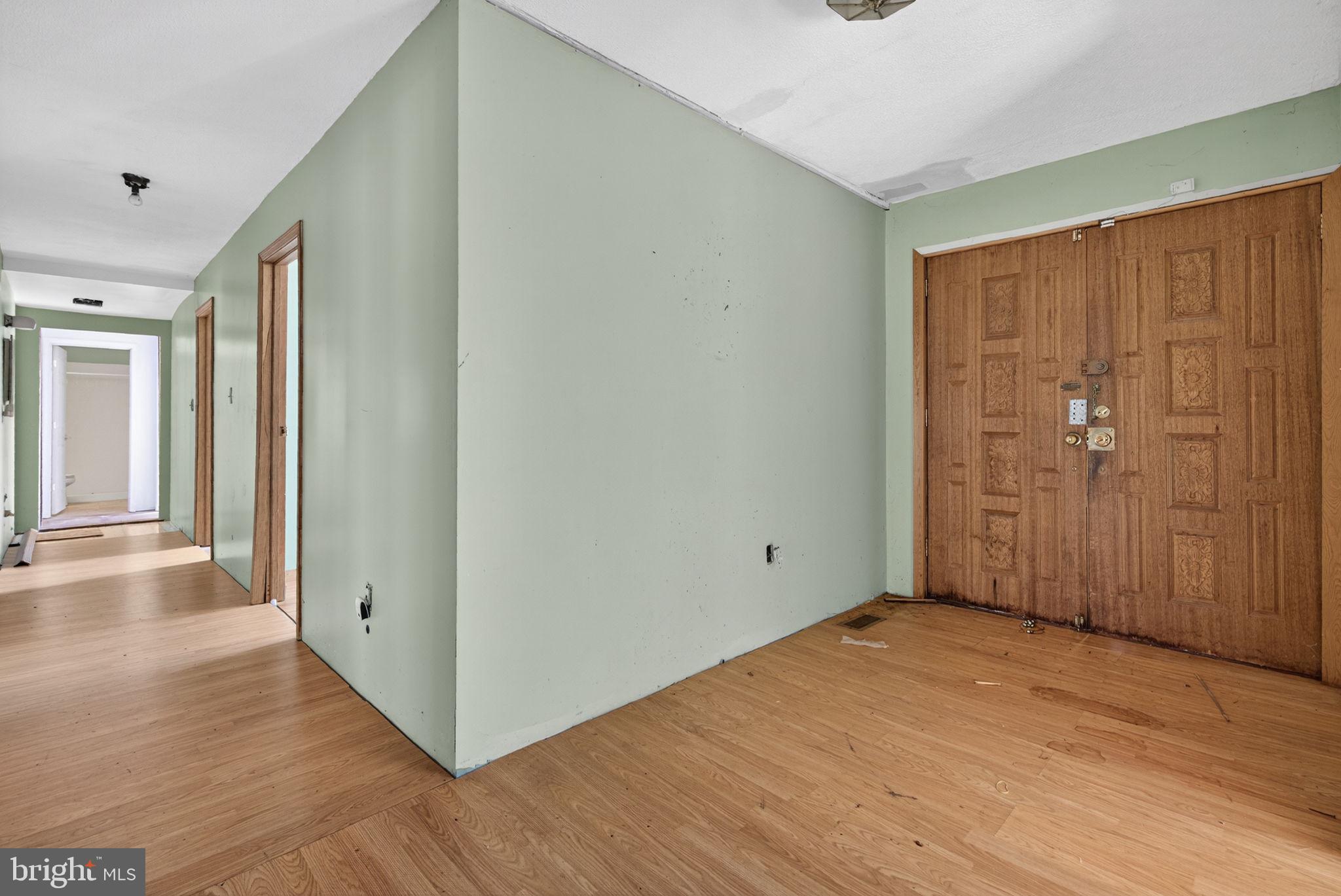Hume, Virginia, 22639, United States, 7 Bedrooms Bedrooms, ,3 BathroomsBathrooms,Residential,For Sale,1943038
