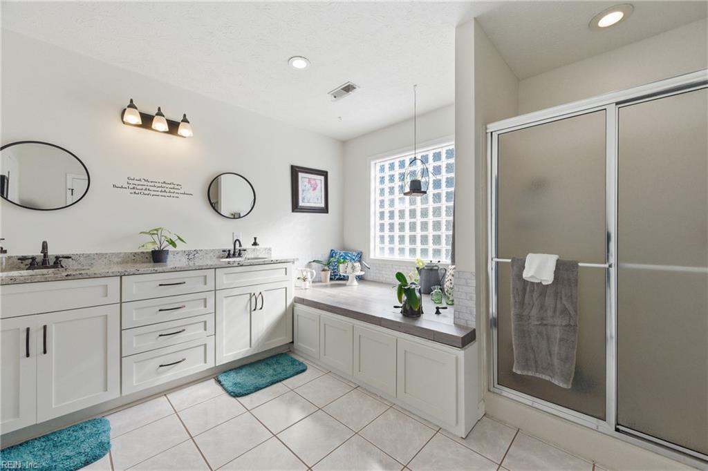 Yorktown, Virginia, 23693, United States, 6 Bedrooms Bedrooms, ,3 BathroomsBathrooms,Residential,For Sale,1988039