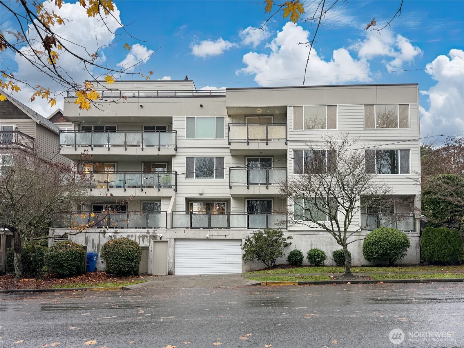 Seattle, Washington, 98199, United States, 2 Bedrooms Bedrooms, ,2 BathroomsBathrooms,Residential,For Sale,1998724