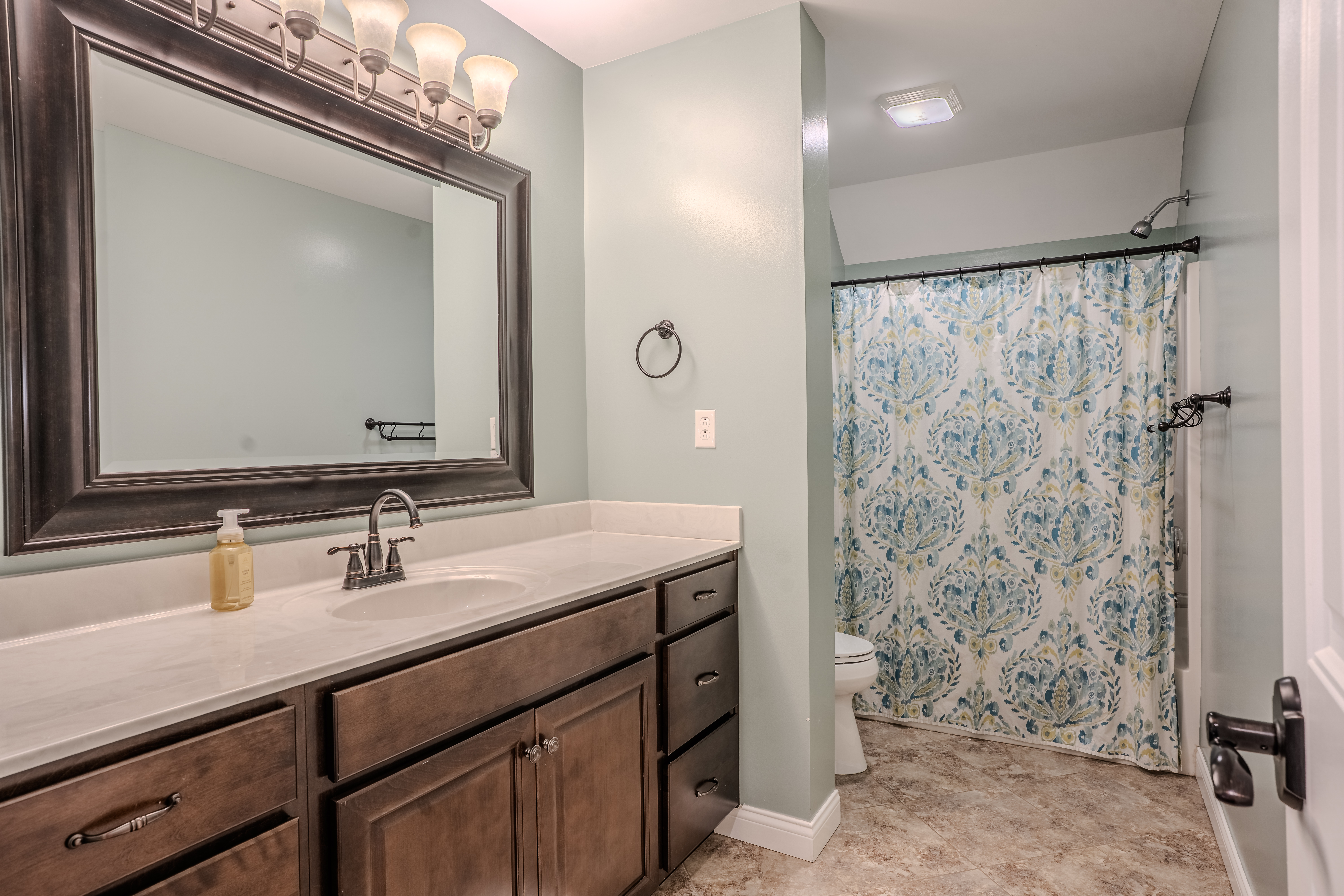 Frankfort, Kentucky, 40601, United States, 6 Bedrooms Bedrooms, ,3 BathroomsBathrooms,Residential,For Sale,2012095