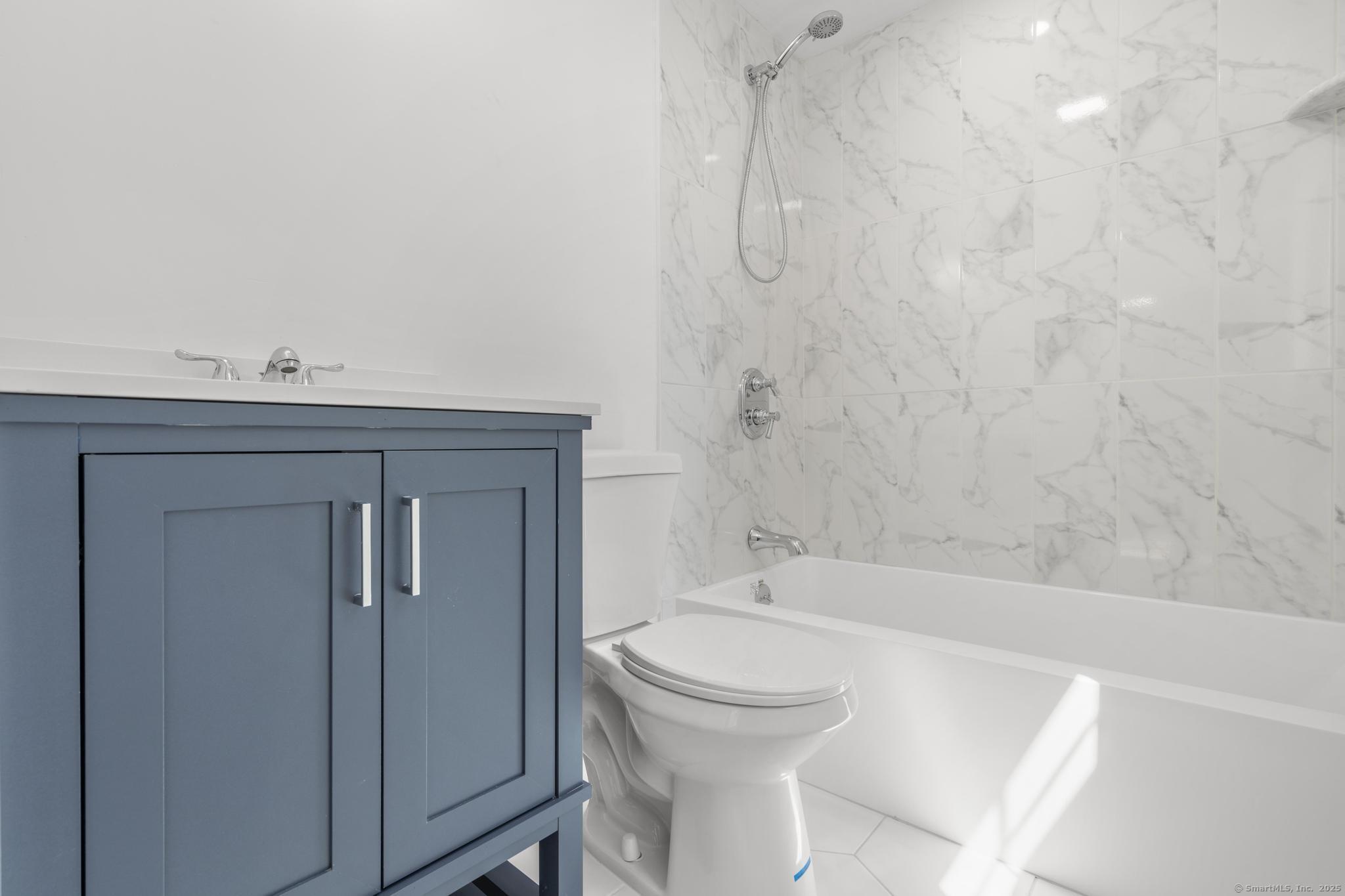 Milford, Connecticut, 06460, United States, 3 Bedrooms Bedrooms, ,3 BathroomsBathrooms,Residential,For Sale,1924915