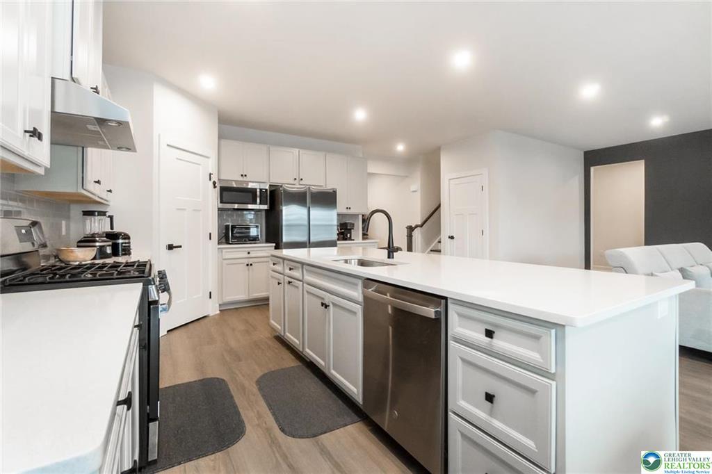 Catasauqua, Pennsylvania, 18032, United States, 5 Bedrooms Bedrooms, ,5 BathroomsBathrooms,Residential,For Sale,2008861