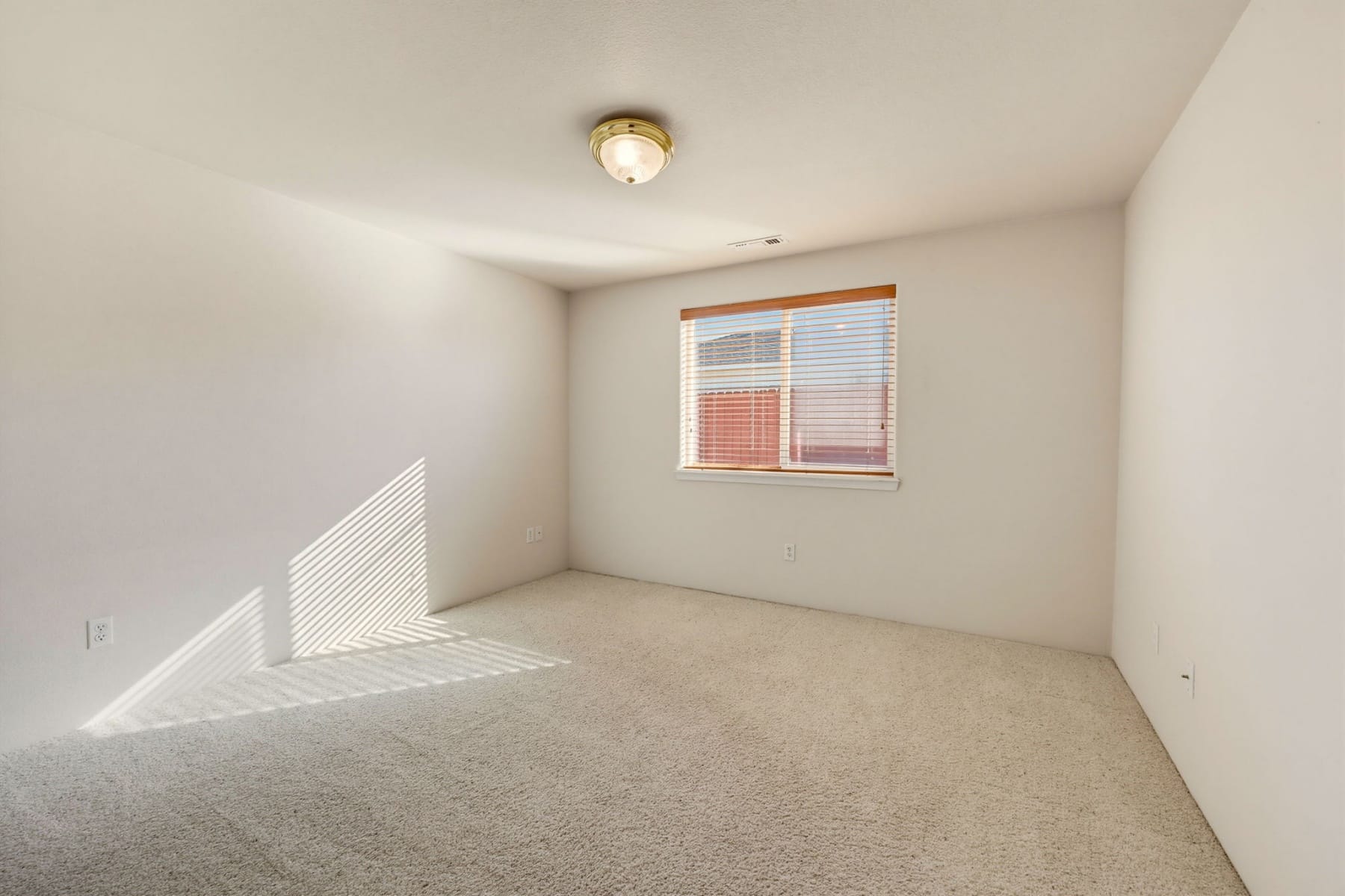  2300 Savannah Drive Central Point, OR 97502 - 物件實景