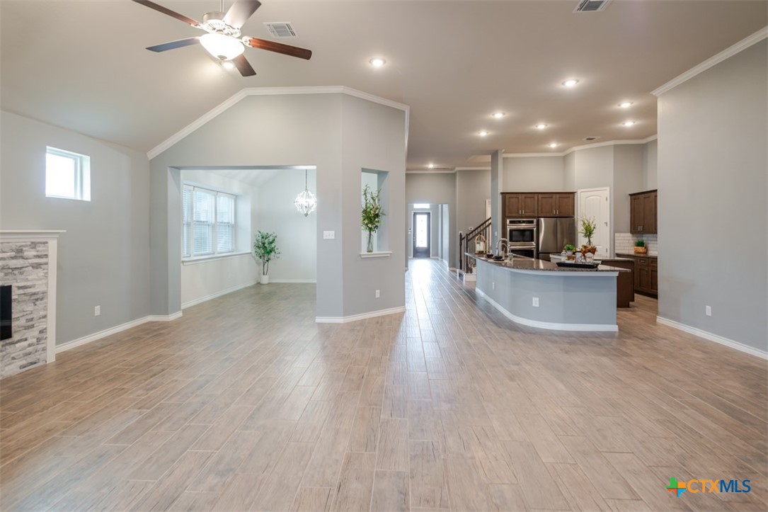 Killeen, Texas, 76542, United States, 5 Bedrooms Bedrooms, ,4 BathroomsBathrooms,Residential,For Sale,1988251