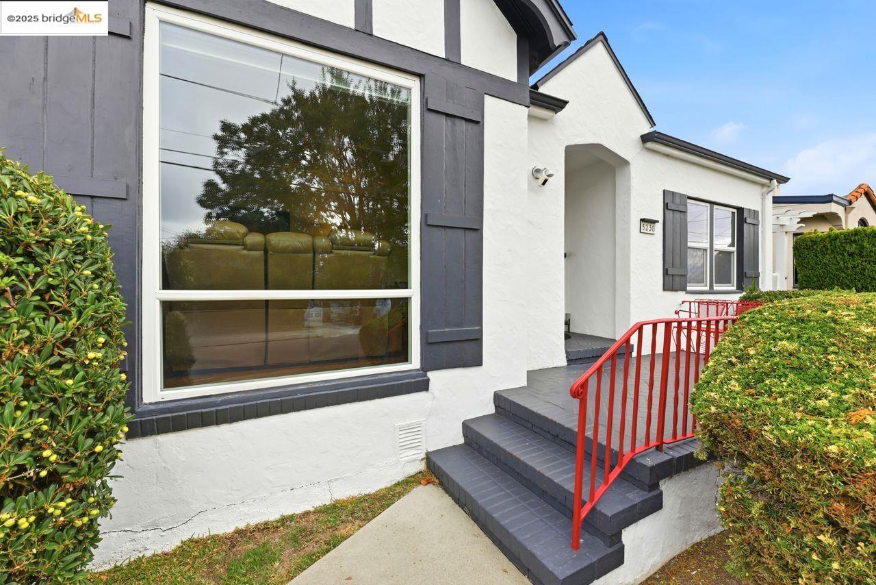 Oakland, California, 94619, United States, 4 Bedrooms Bedrooms, ,1 BathroomBathrooms,Residential,For Sale,1993166