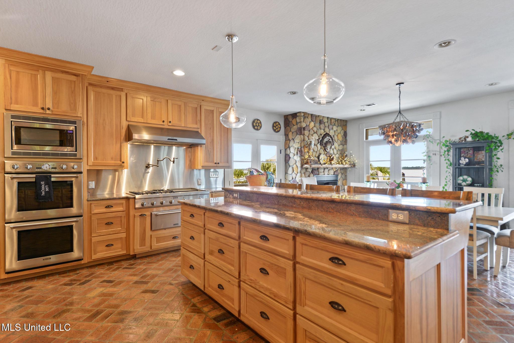 Pass Christian, Mississippi, 39571, United States, 5 Bedrooms Bedrooms, ,7 BathroomsBathrooms,Residential,For Sale,1989157