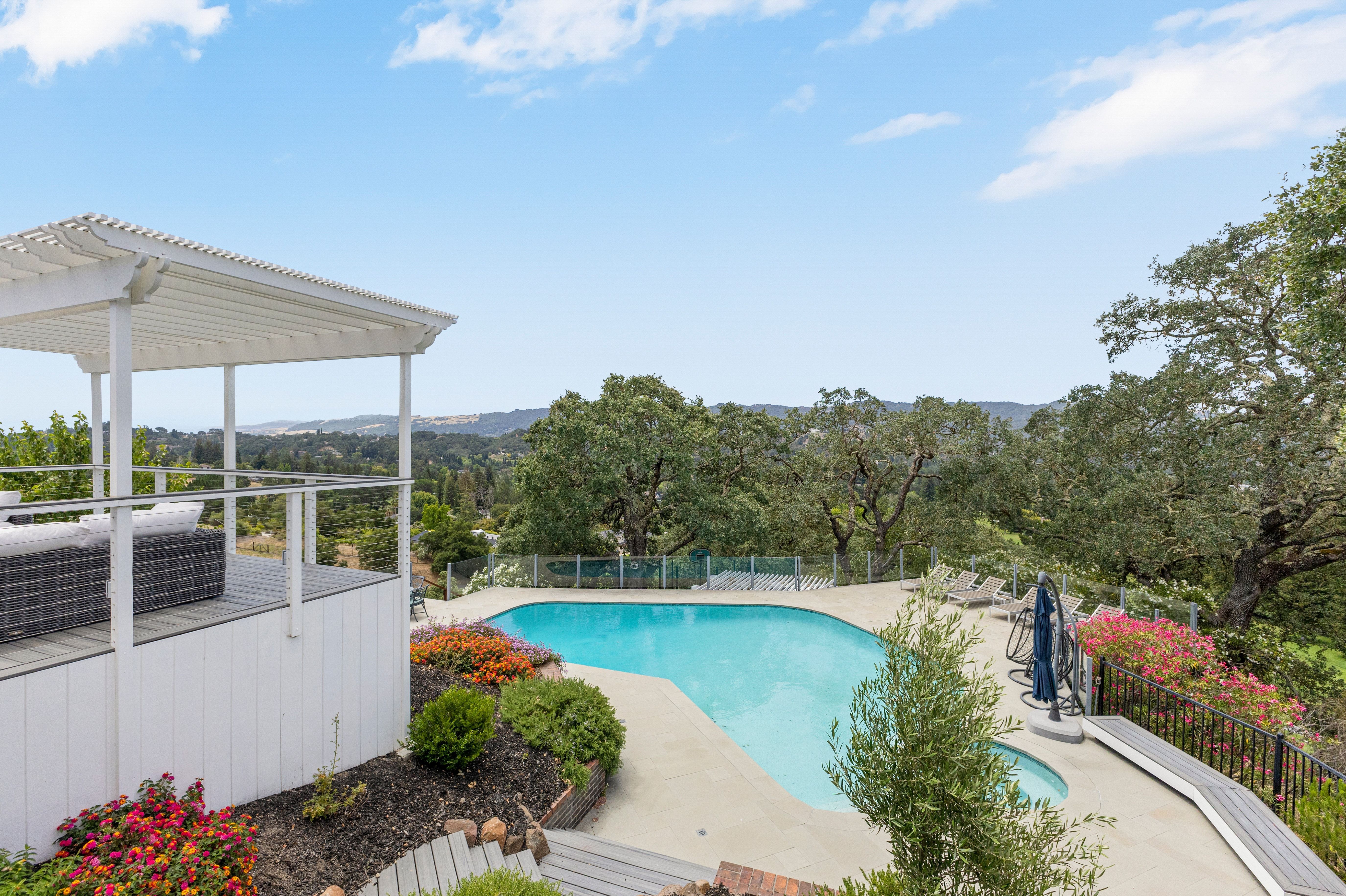  Sweeping Fairway Views Meet Rare Outdoor Living - 物件實景