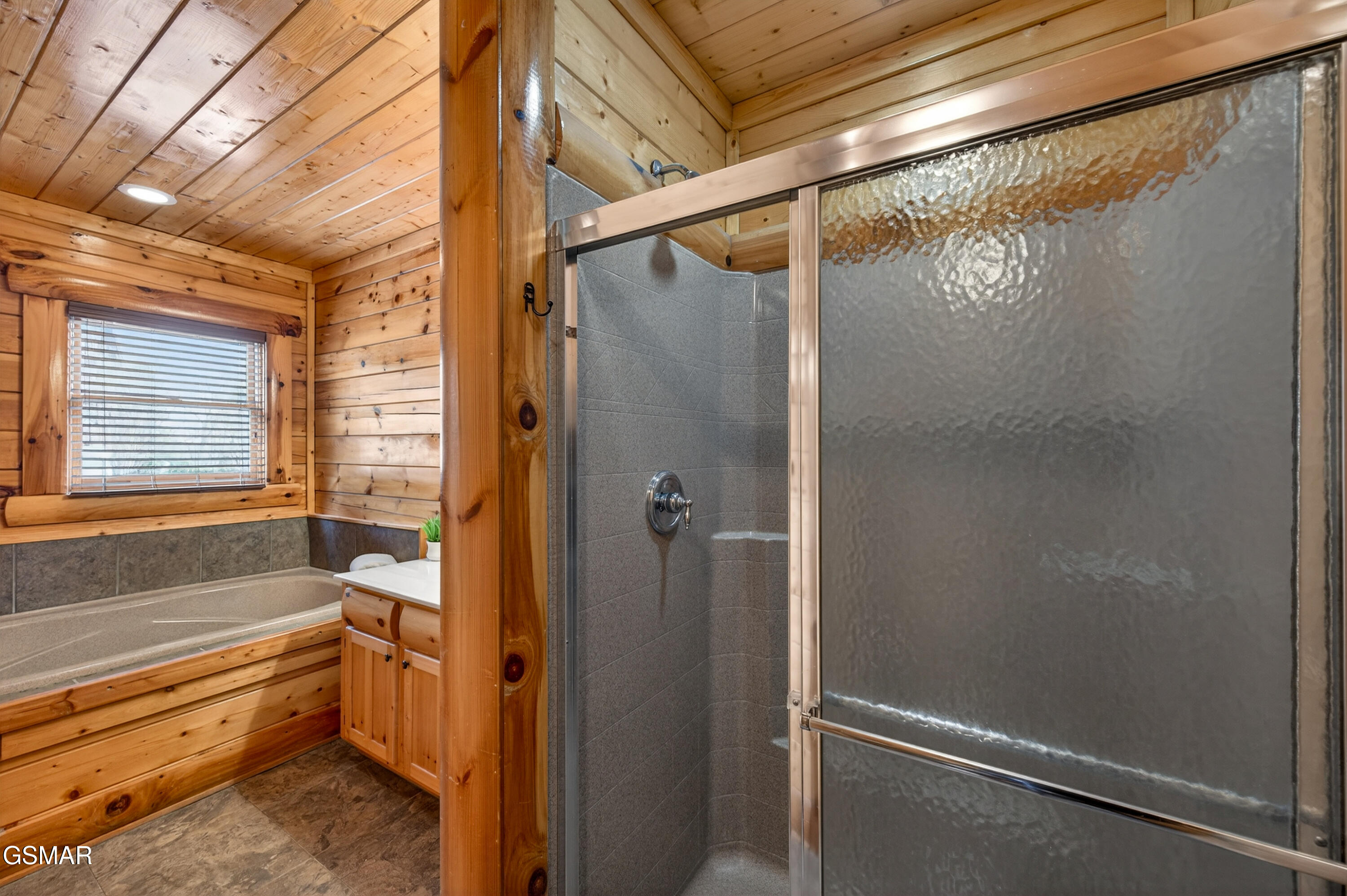 Sevierville, Tennessee, 37862, United States, 3 Bedrooms Bedrooms, ,5 BathroomsBathrooms,Residential,For Sale,2021105