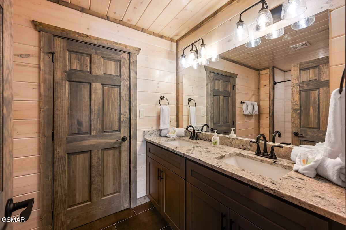 Gatlinburg, Tennessee, 37738, United States, 4 Bedrooms Bedrooms, ,5 BathroomsBathrooms,Residential,For Sale,2048286