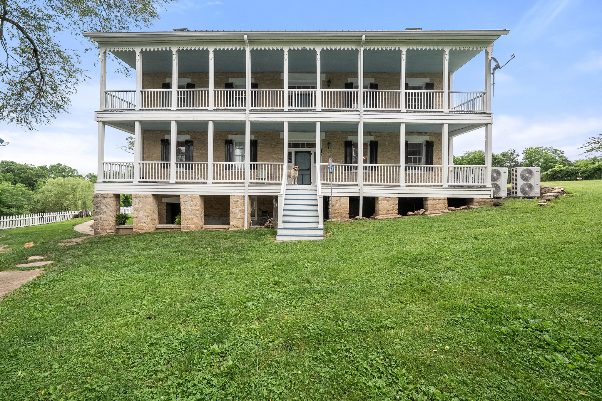  Built In 1851, 4-Story Limestone Federal-Style Home On Over 17 Acres - 物件實景