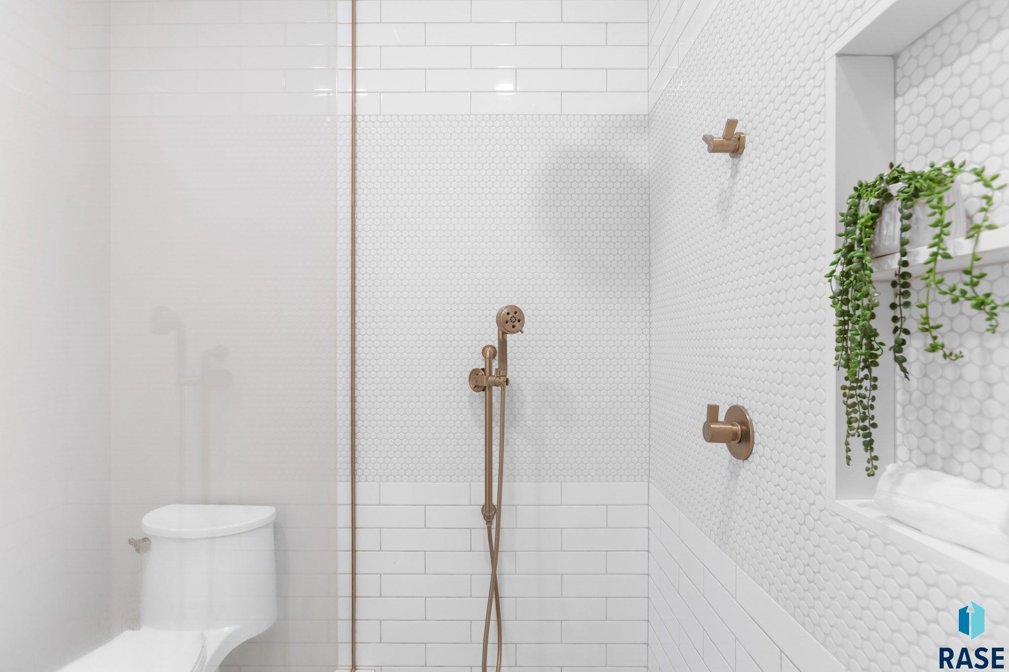 Sioux Falls, South Dakota, 57106, United States, 3 Bedrooms Bedrooms, ,2 BathroomsBathrooms,Residential,For Sale,1986319