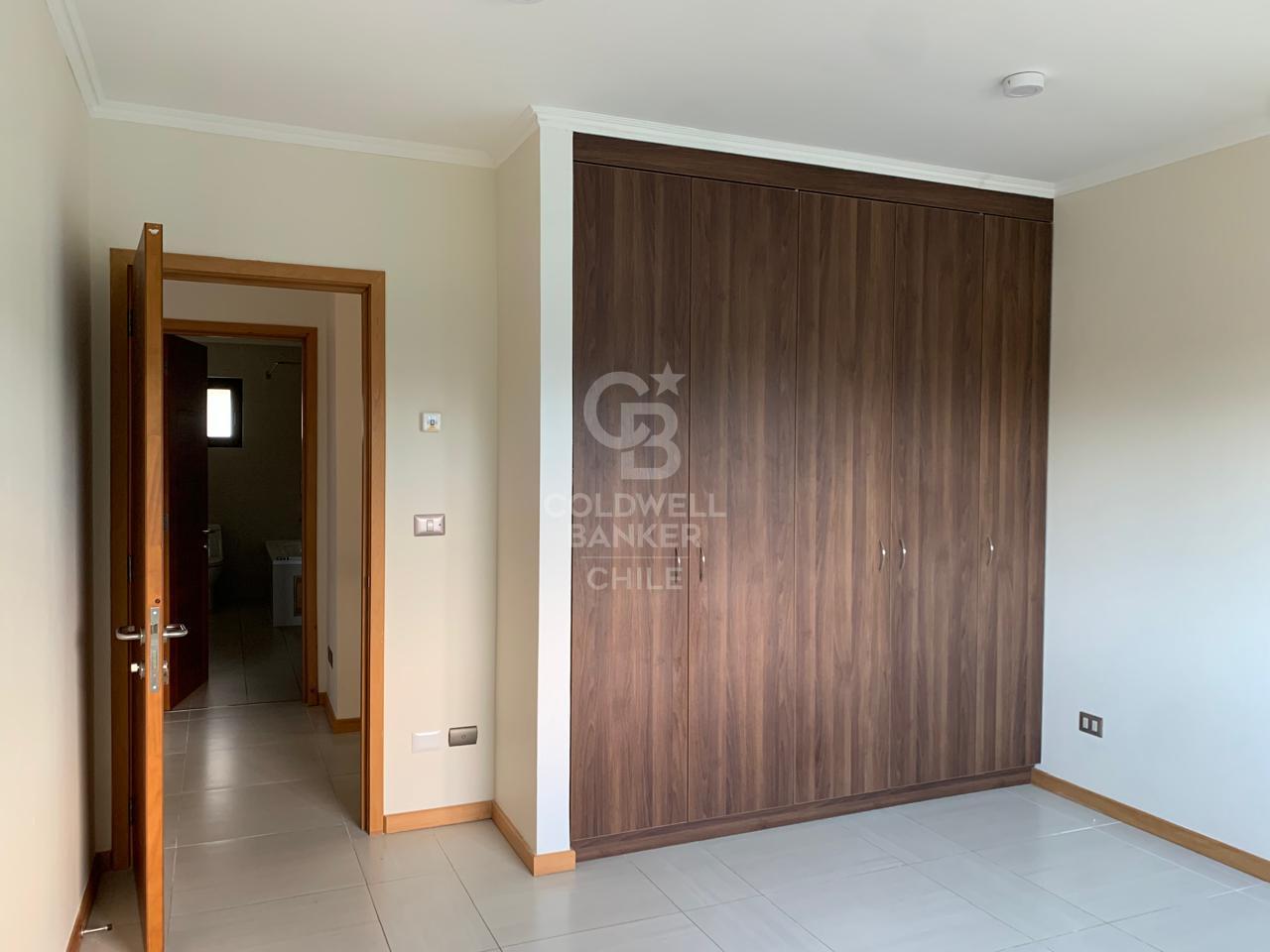 Puerto Varas, Chile, 7 Bedrooms Bedrooms, ,5 BathroomsBathrooms,Residential,For Sale,1990332