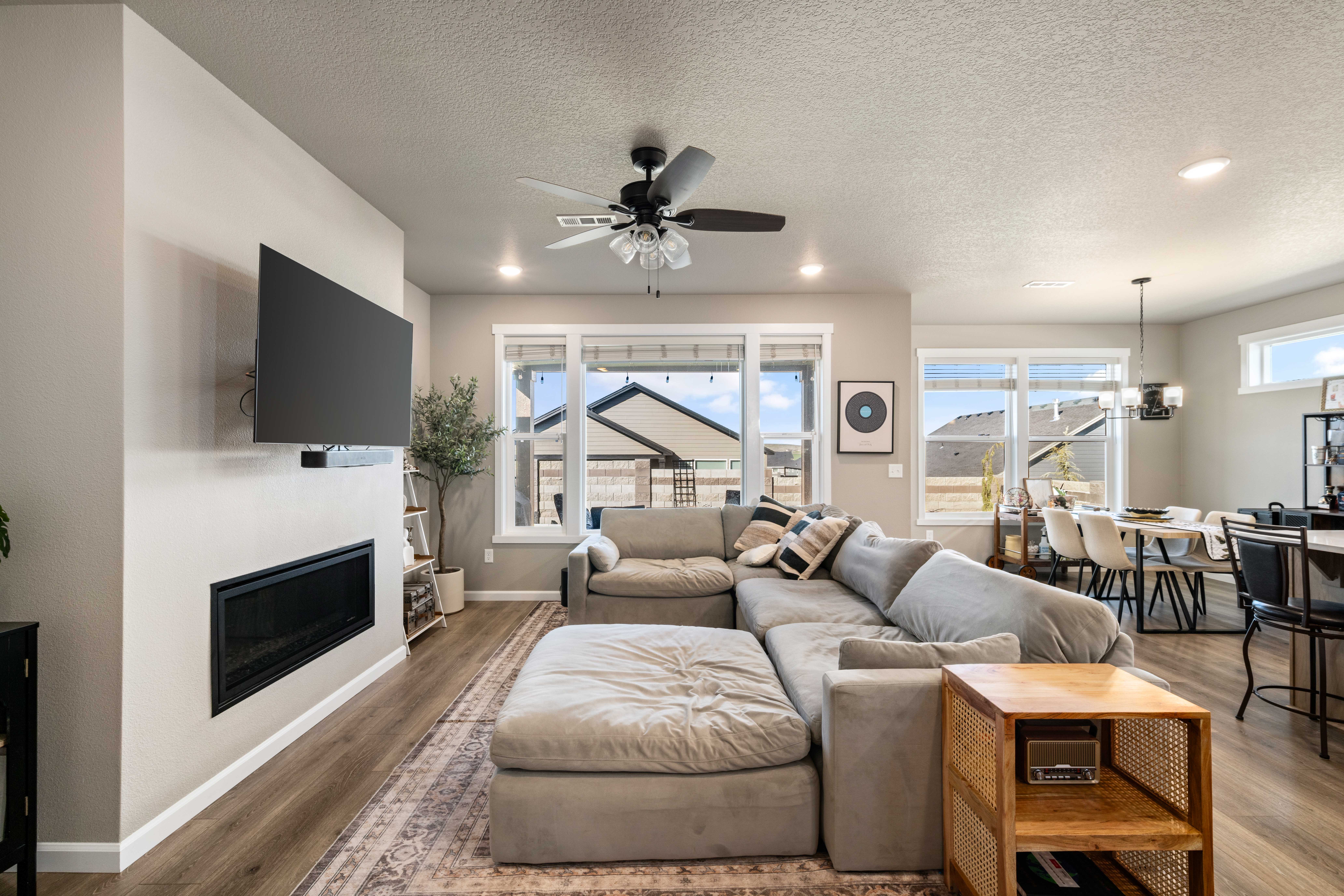  2024 West Richland Gem + RV Parking - 物件實景