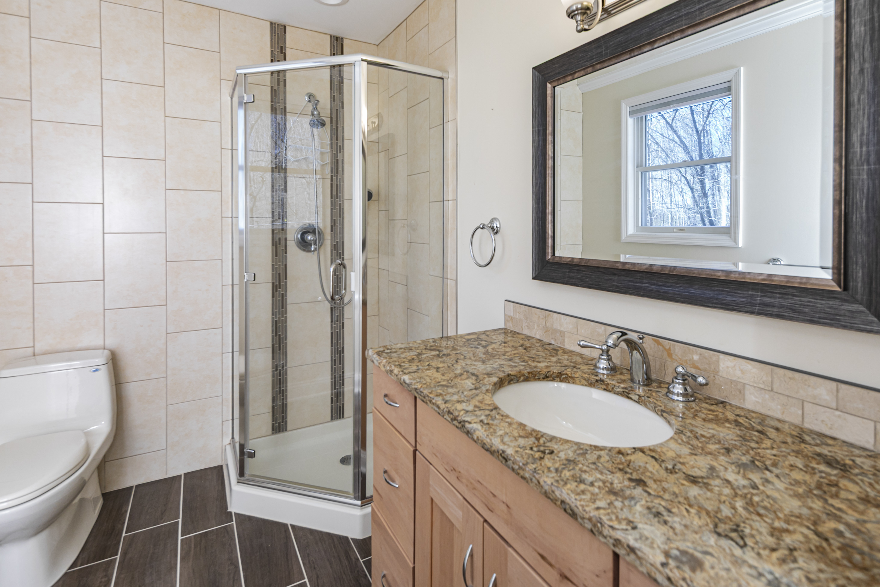  Tranquil Custom Home in a Serene Wooded Section of Skillman - 物件實景