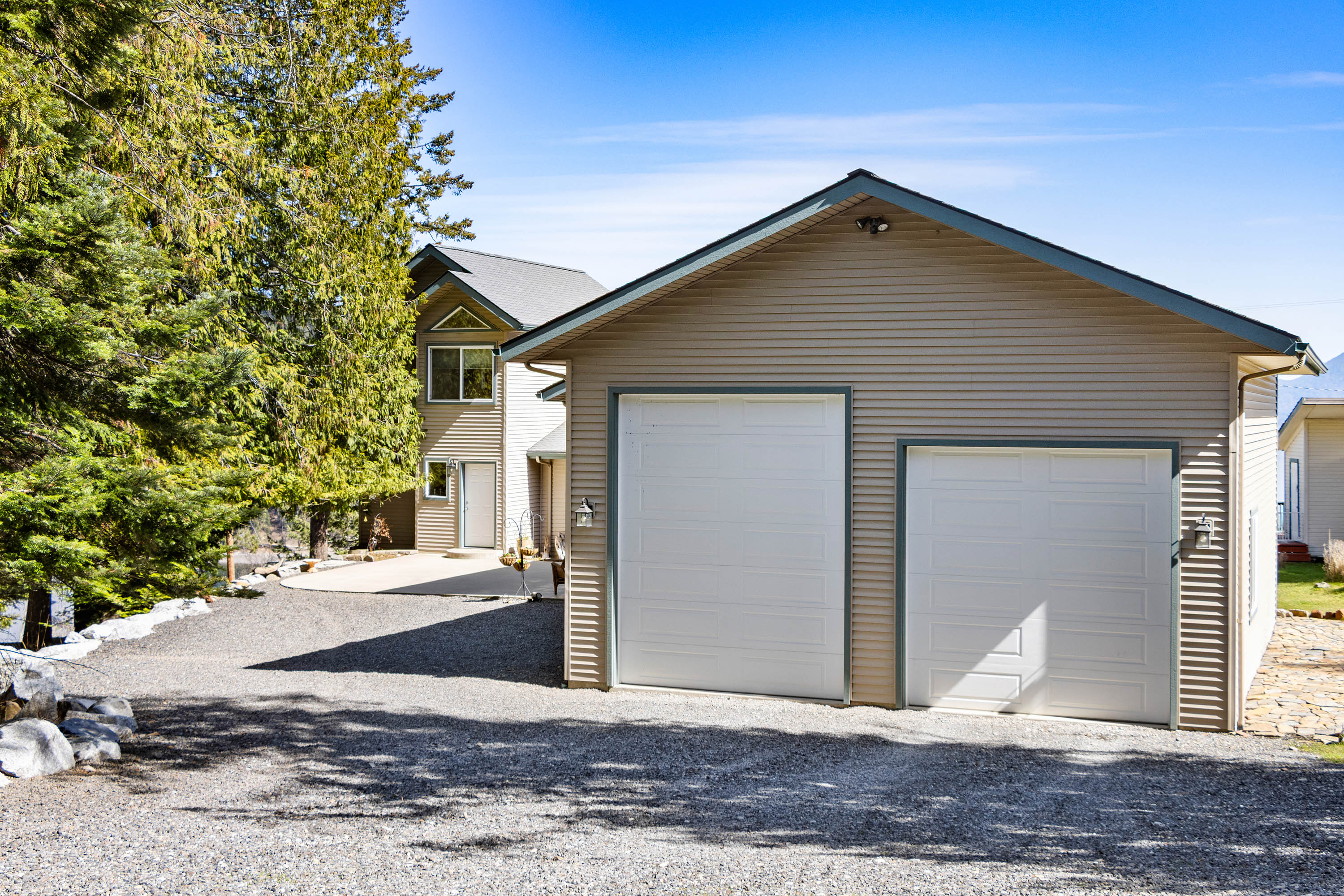 Sagle, Idaho, 83860, United States, 3 Bedrooms Bedrooms, ,2 BathroomsBathrooms,Residential,For Sale,1764165