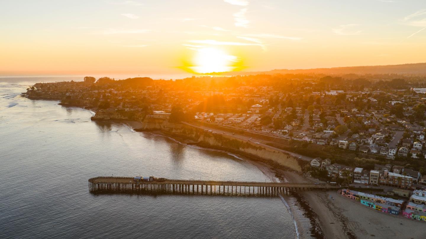 Capitola, California, 95010, United States, 2 Bedrooms Bedrooms, ,1 BathroomBathrooms,Residential,For Sale,1986205