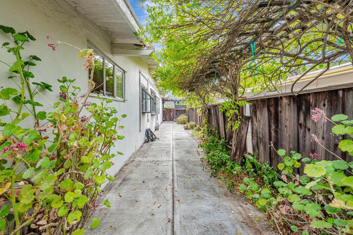 San Rafael, California, 94903, United States, 4 Bedrooms Bedrooms, ,2 BathroomsBathrooms,Residential,For Sale,1939619