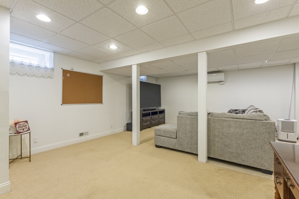 Bellingham, Massachusetts, 02019, United States, 3 Bedrooms Bedrooms, ,3 BathroomsBathrooms,Residential,For Sale,1938371