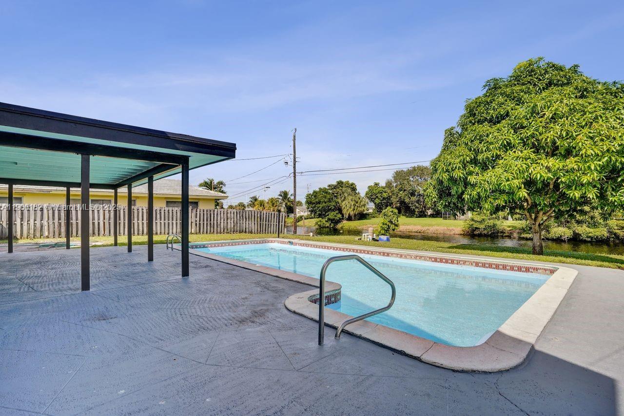 West Palm Beach, Florida, 33407, United States, 6 Bedrooms Bedrooms, ,5 BathroomsBathrooms,Residential,For Sale,1987925