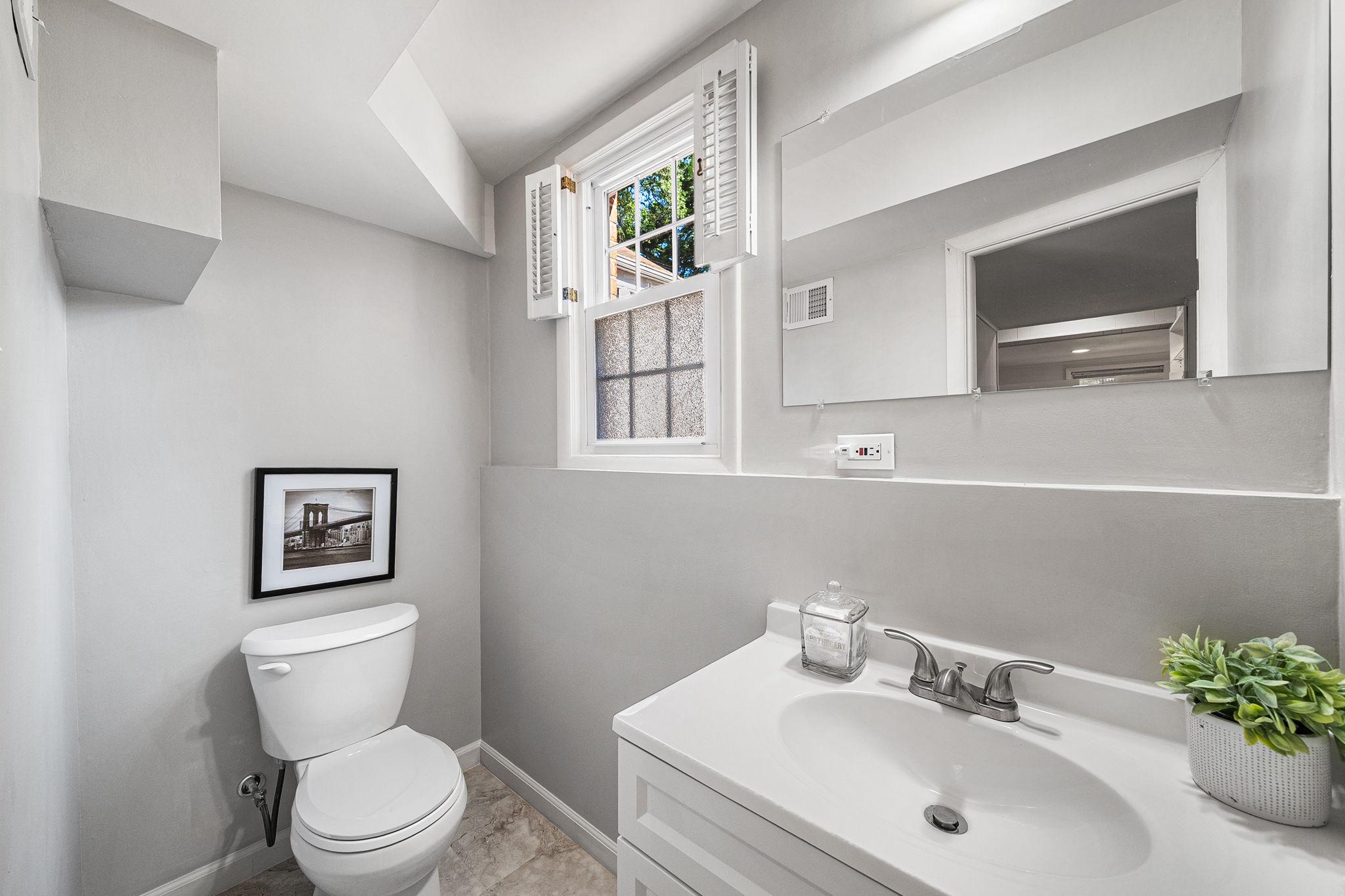  914 Waynewood Boulevard, Alexandria, VA, 22308 - 物件實景