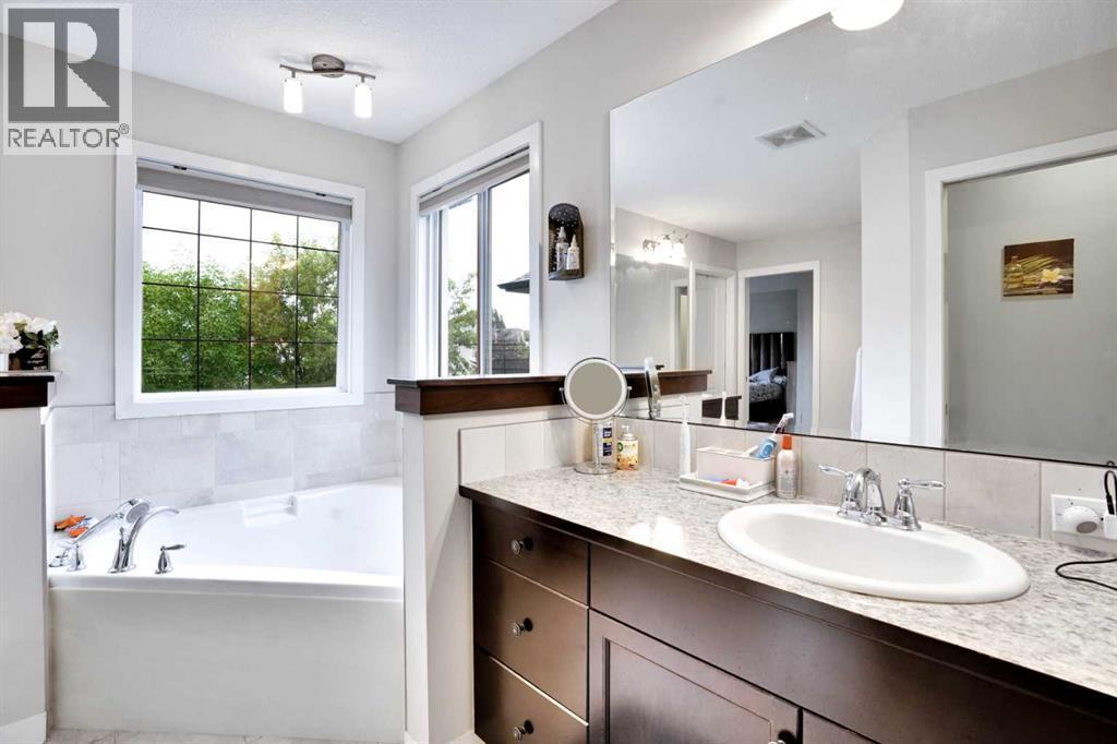 CALGARY, Alberta, T2X 0J7, CA, 3 Bedrooms Bedrooms, ,2 BathroomsBathrooms,Residential,For Sale,1947364