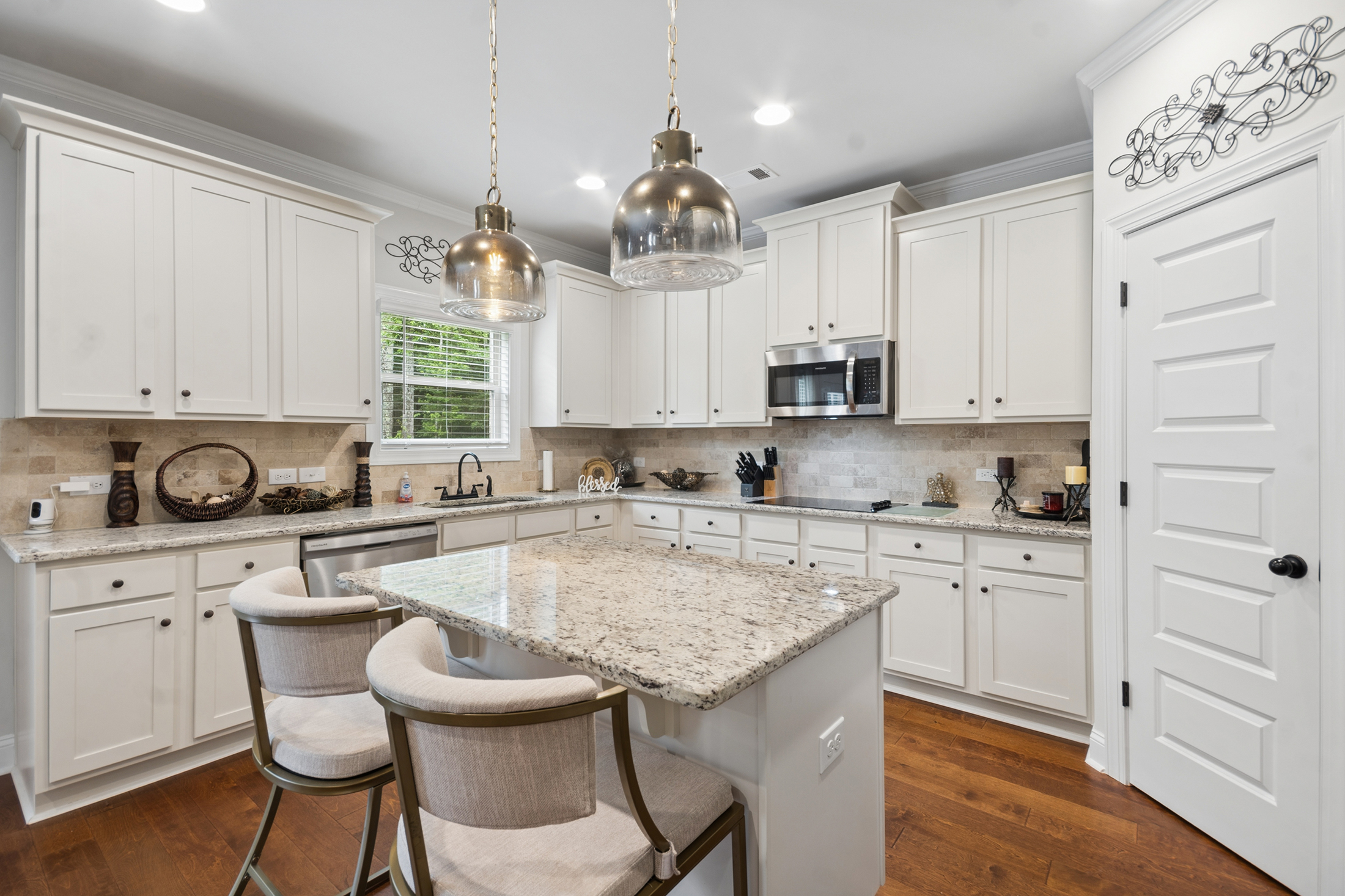  Thoughtfully Designed Home in Private, Nine Oaks Neighborhood - 物件實景