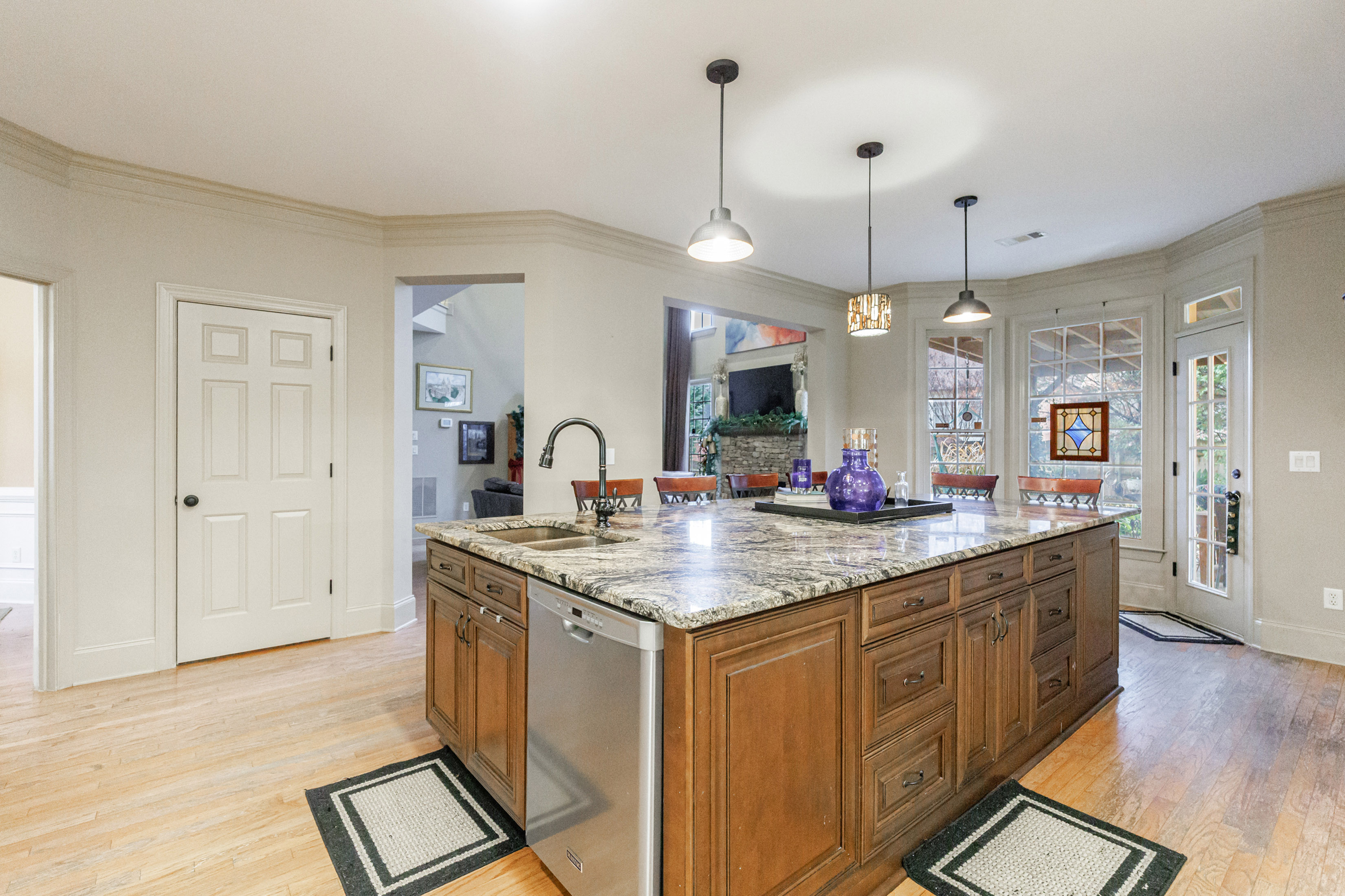  Beautifully Updated and Well Maintained Home in Sought-after Highcroft Community - 物件實景