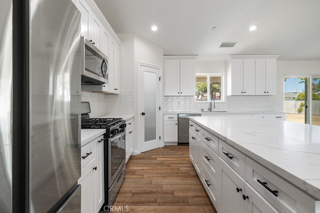 Hesperia, California, 92345, United States, 4 Bedrooms Bedrooms, ,3 BathroomsBathrooms,Residential,For Sale,1937064