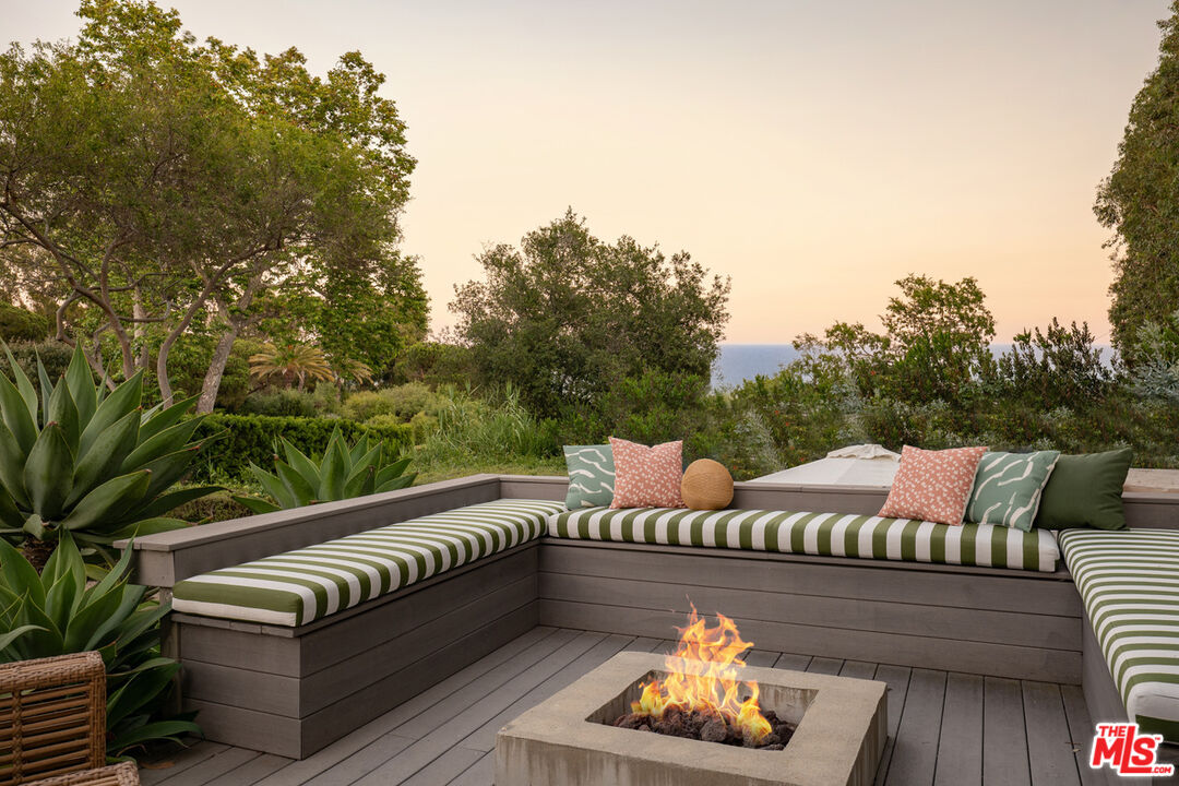 Malibu, California, 90265, United States, 5 Bedrooms Bedrooms, ,5 BathroomsBathrooms,Residential,For Sale,1918690