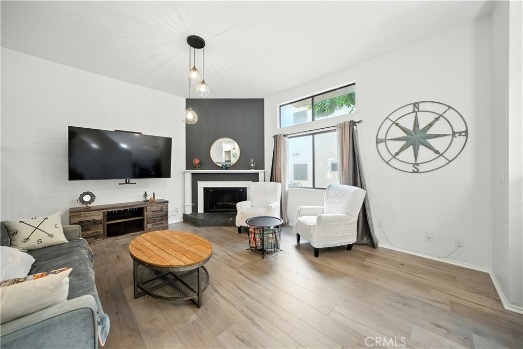 Van Nuys, California, 91405, United States, 3 Bedrooms Bedrooms, ,2 BathroomsBathrooms,Residential,For Sale,1927818