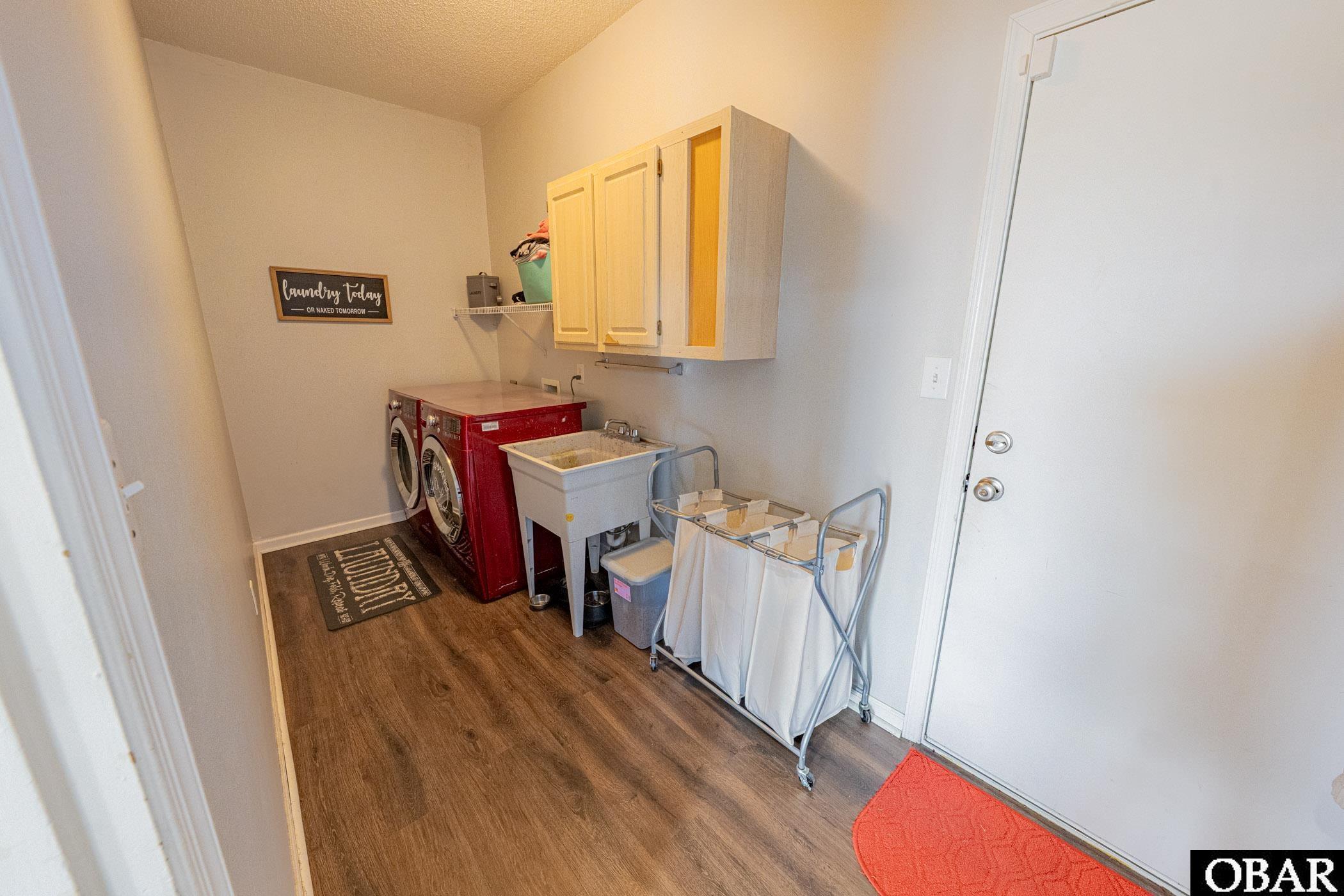 Moyock, North Carolina, 27958, United States, 6 Bedrooms Bedrooms, ,3 BathroomsBathrooms,Residential,For Sale,1997191