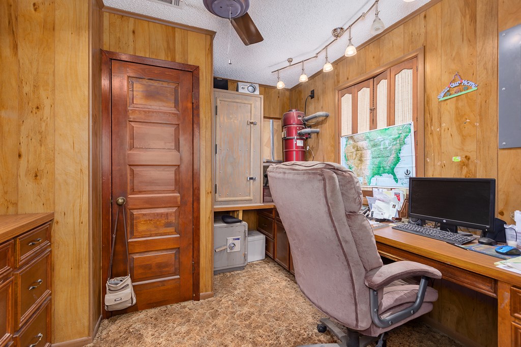 Pineland, Texas, 75968, United States, 4 Bedrooms Bedrooms, ,5 BathroomsBathrooms,Residential,For Sale,1983137