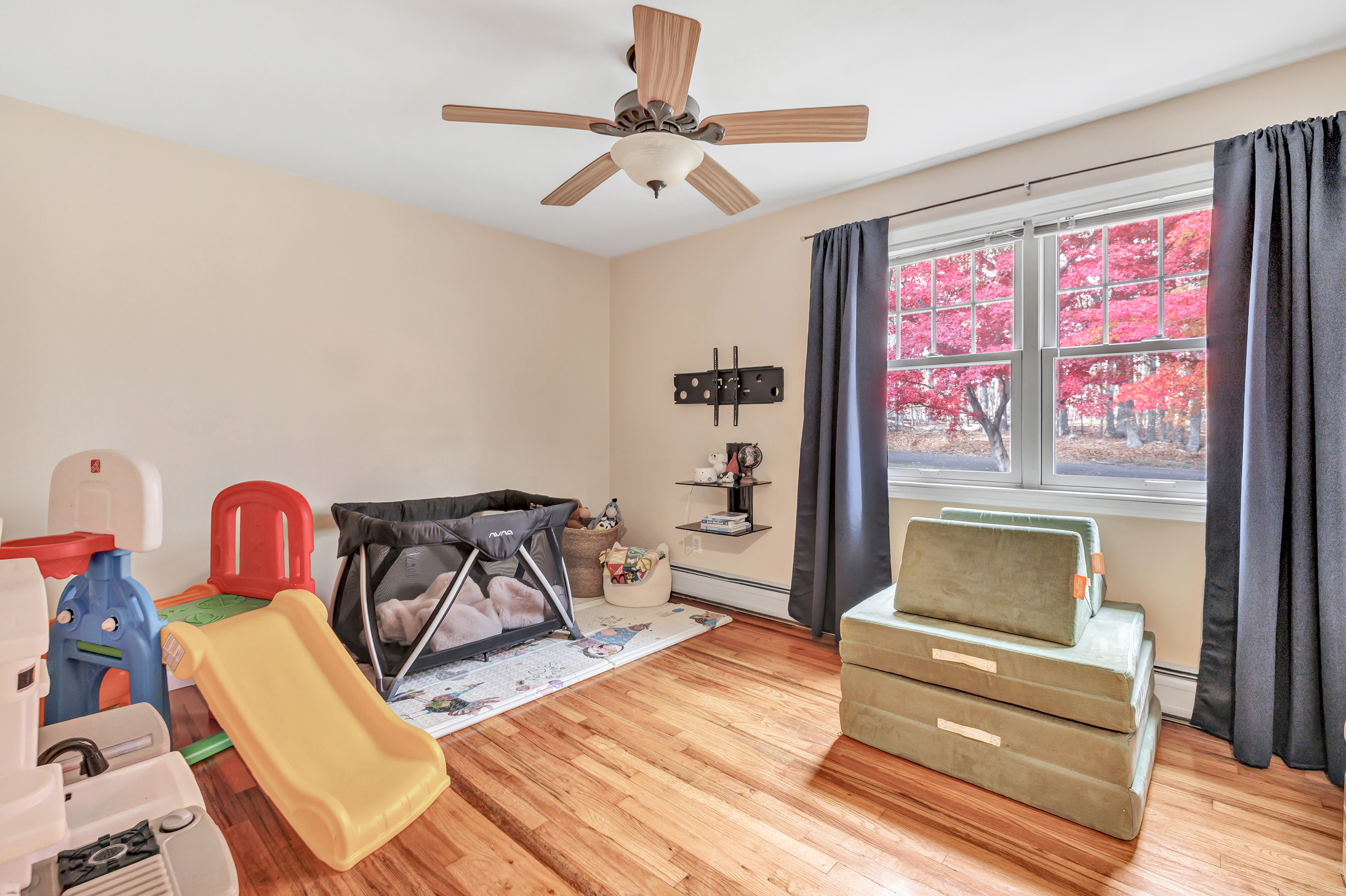 Monroe, Connecticut, 06468, United States, 4 Bedrooms Bedrooms, ,3 BathroomsBathrooms,Residential,For Sale,1989418