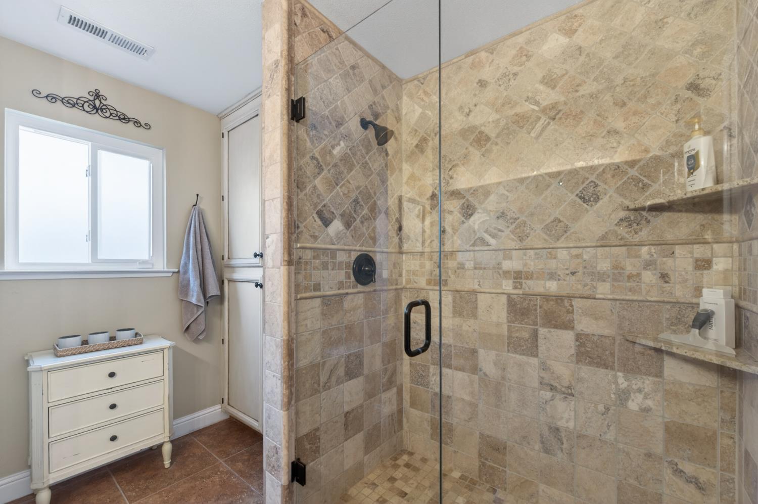 Madera, California, 93637, United States, 3 Bedrooms Bedrooms, ,3 BathroomsBathrooms,Residential,For Sale,2049014