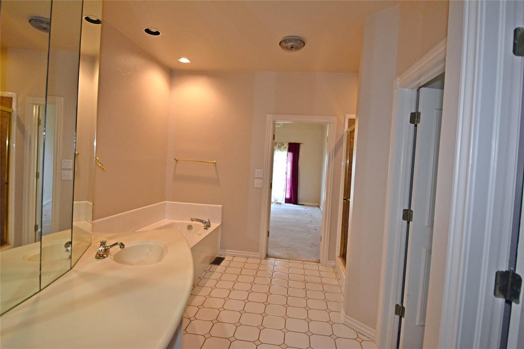 Oklahoma City, Oklahoma, 73142, United States, 5 Bedrooms Bedrooms, ,4 BathroomsBathrooms,Residential,For Sale,1935370