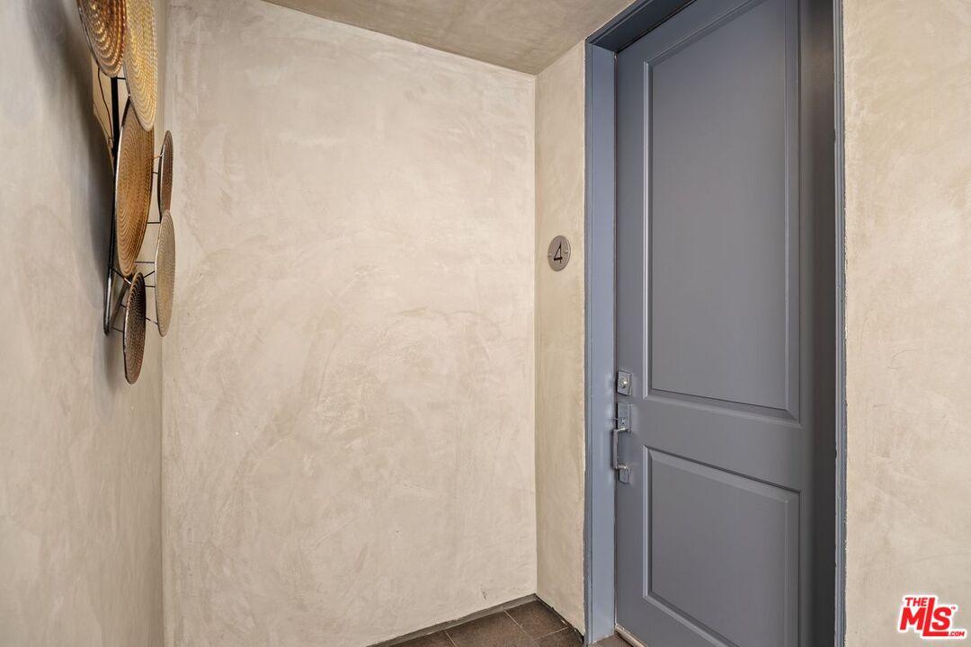 Los Angeles, California, 90025, United States, 9 Bedrooms Bedrooms, ,Residential,For Sale,1940770