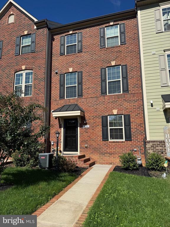 Dumfries, Virginia, 22026, United States, 4 Bedrooms Bedrooms, ,5 BathroomsBathrooms,Residential,For Sale,1958431