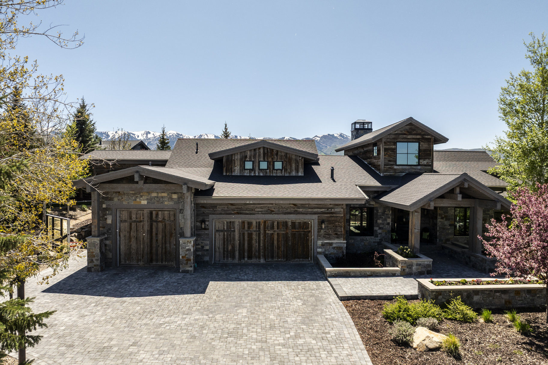  Framed by Panoramic Mountain Views with Access to Round Valley