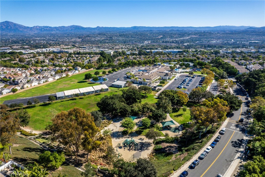 Aliso Viejo, California, 92656, United States, 2 Bedrooms Bedrooms, ,3 BathroomsBathrooms,Residential,For Sale,1989024