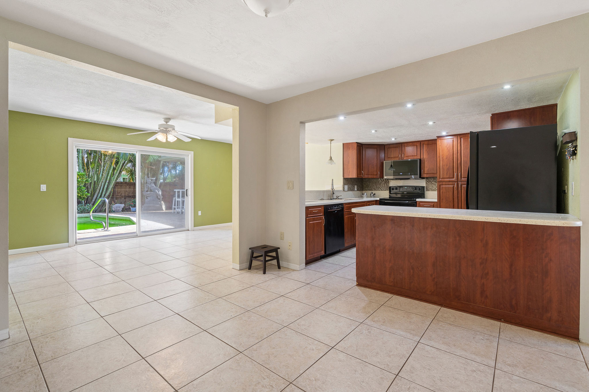 St. Petersburg, Florida, 33712, United States, 3 Bedrooms Bedrooms, ,2 BathroomsBathrooms,Residential,For Sale,1980659