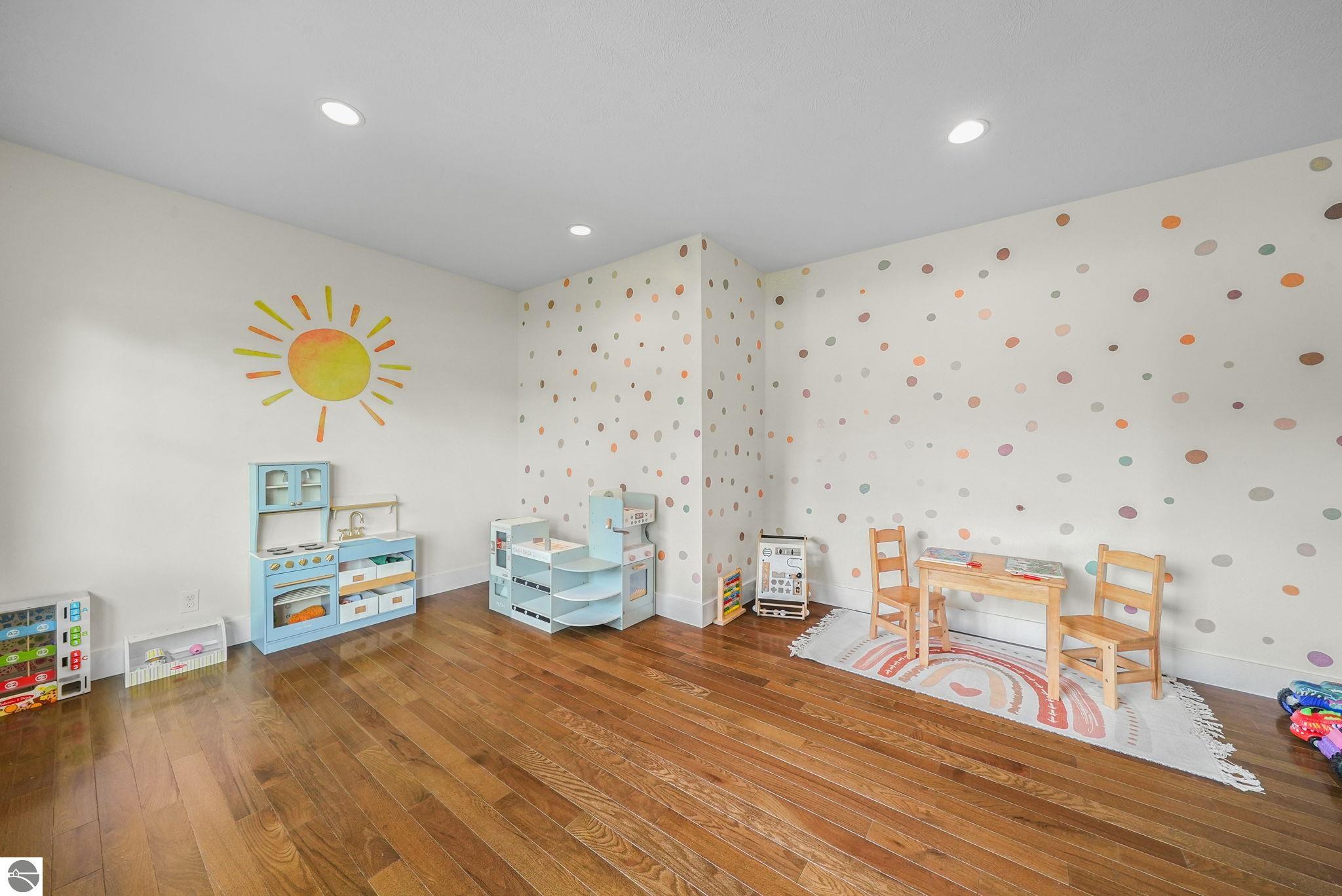 Traverse City, Michigan, 49686, United States, 4 Bedrooms Bedrooms, ,2 BathroomsBathrooms,Residential,For Sale,1980692