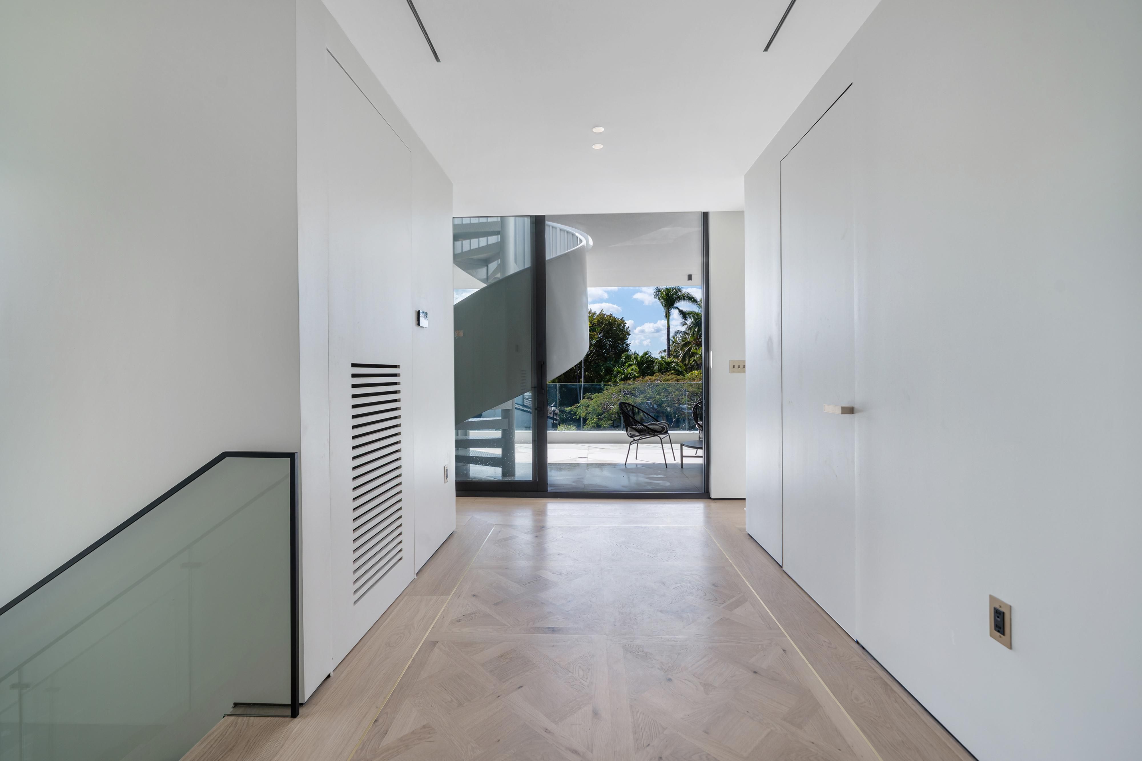  1045 W 47th Ct, Miami Beach, FL, 33140 - 物件實景